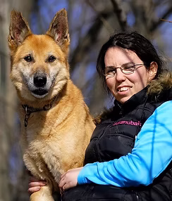 Orsy Éva a kutyájával